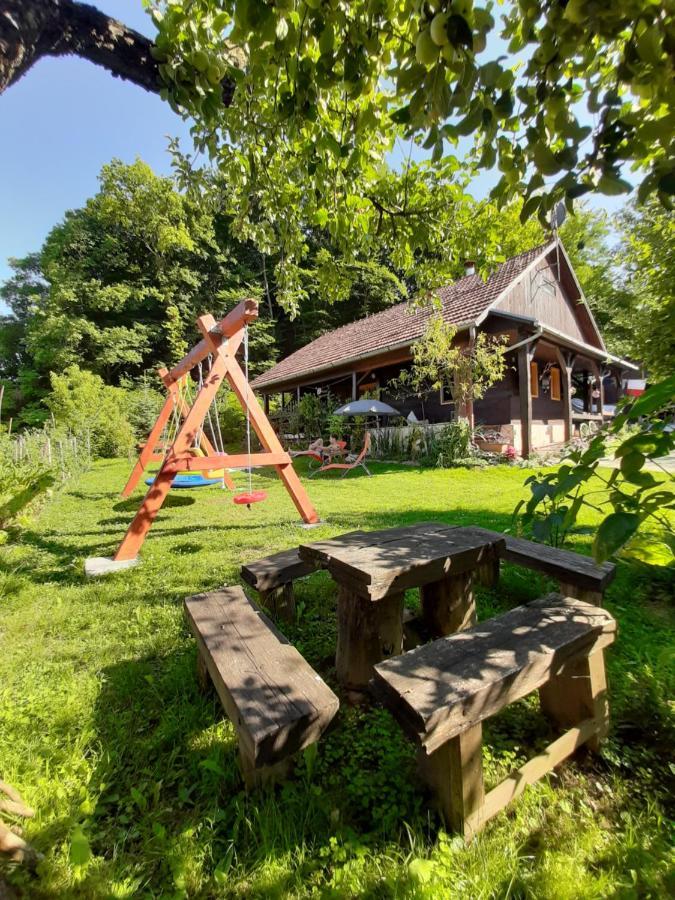 Holiday home Kuca Viola, Traditional Wooden House In *