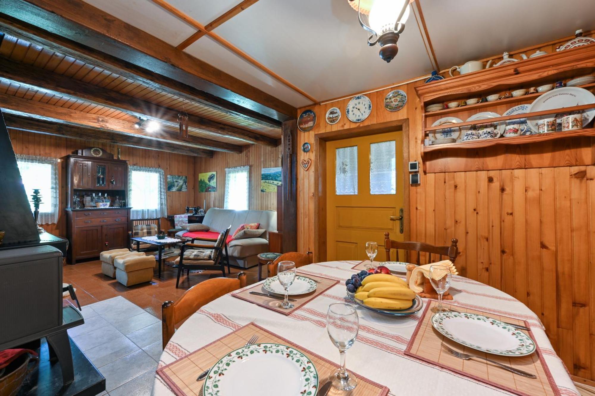 Holiday home Kuca Viola, Traditional Wooden House In *