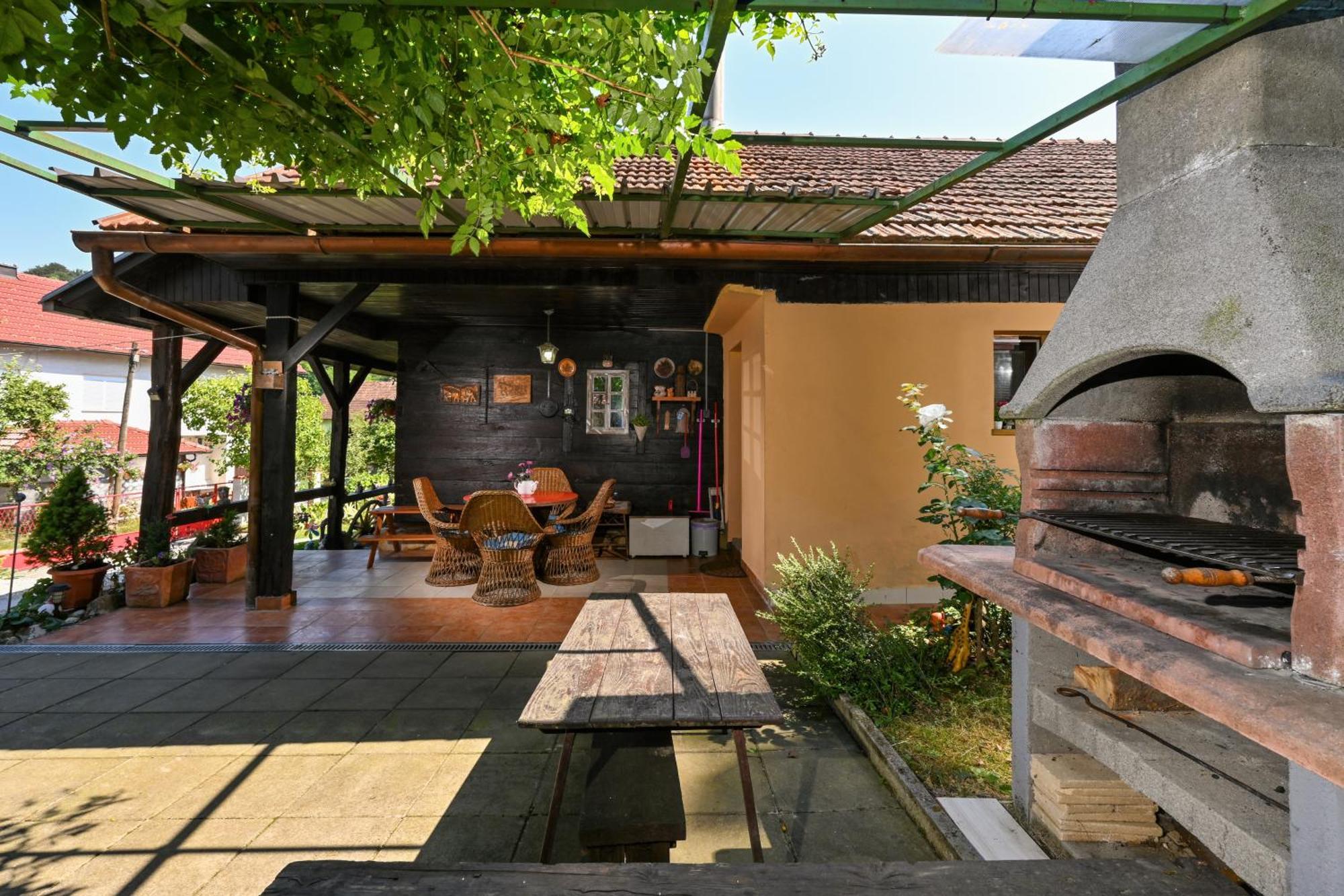 Kuca Viola, Traditional Wooden House In Holiday home