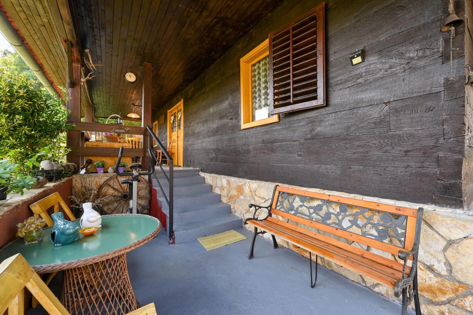 Holiday home Kuca Viola, Traditional Wooden House In