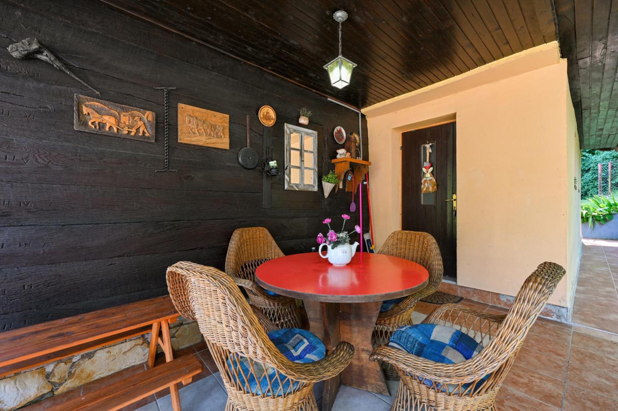 Holiday home Kuca Viola, Traditional Wooden House In *