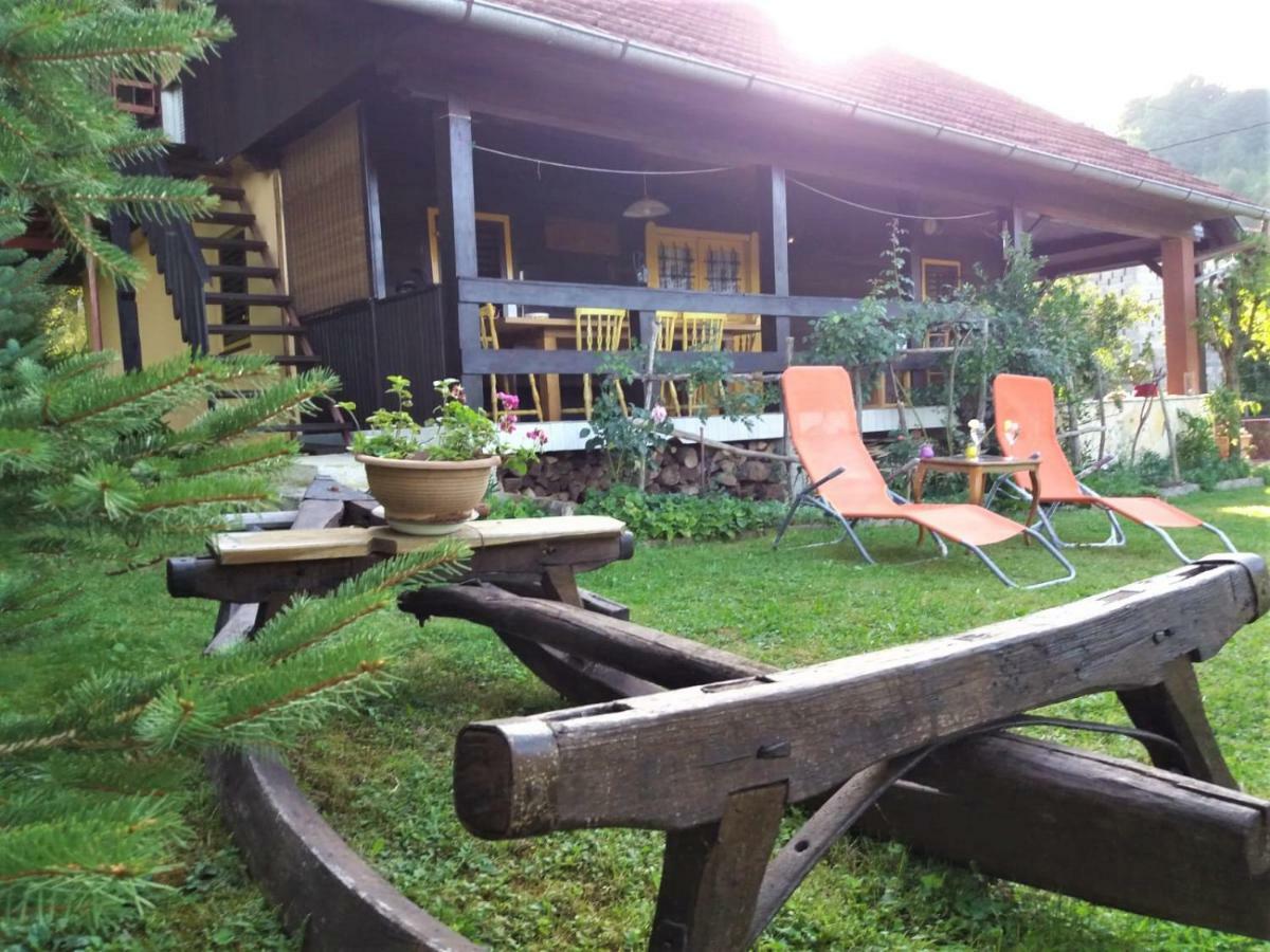 Holiday home Kuca Viola, Traditional Wooden House In *